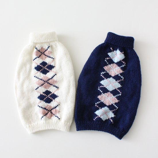 手編みの猫用セーター アーガイル（白） - 猫の首輪専門店CONOHA 