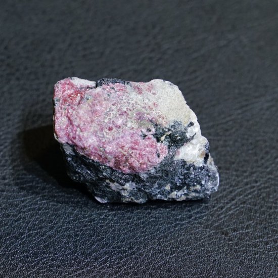 ユーディアライト 原石（カナダ産） - Crystalcolors* パワーストーン