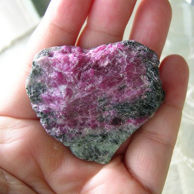 ルビーインゾイサイト 原石 - Crystalcolors* パワーストーン、天然石 ...