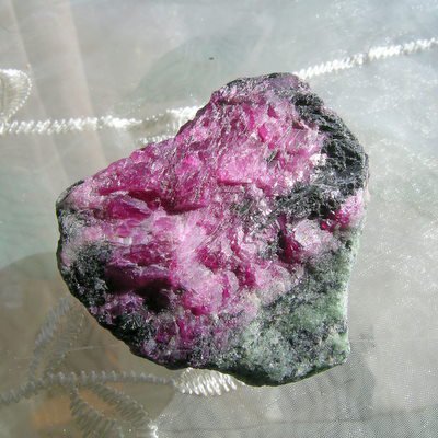 ルビーインゾイサイト 原石 - Crystalcolors* パワーストーン、天然石
