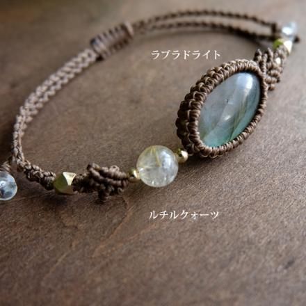 ラブラドライト蝶々とルチルクォーツブレスレット ラブラドライト蝶々とルチルクォーツブレスレット