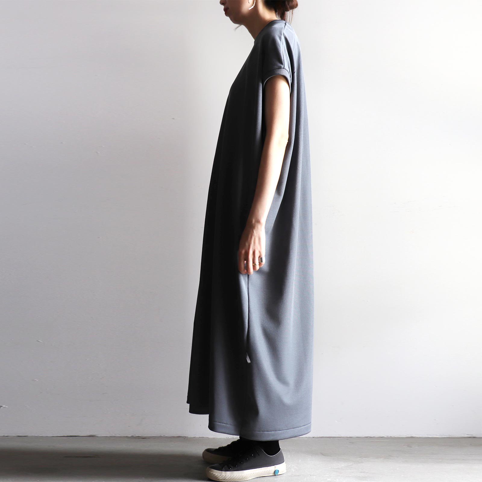 ヒムカシ製図 | Breathing sleeveless crew neck onepiece | FABRITEC / 変形ピケ -  ViVO,VA online market