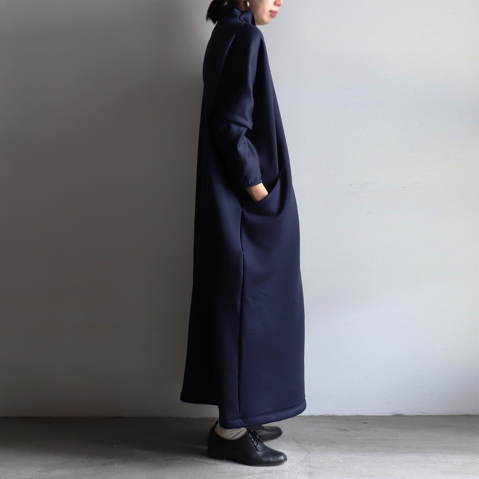 ヒムカシ製図 | Relaxation Off Turtleneck Onepiece（ POLARTEC power stretch pro ) |  Mid Night - ViVO,VA online market