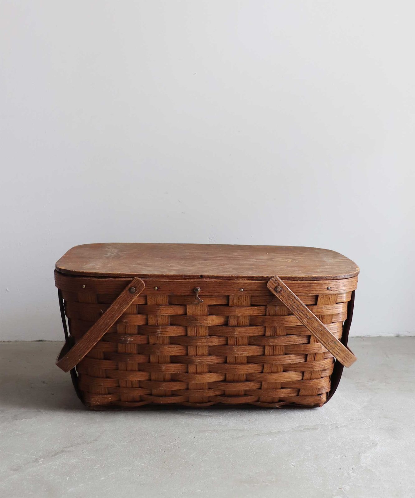 vintage picnic basket - D