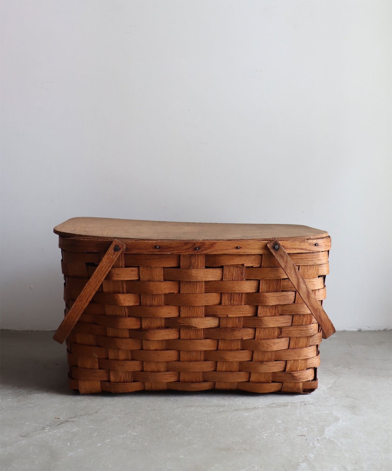 vintage picnic basket - E