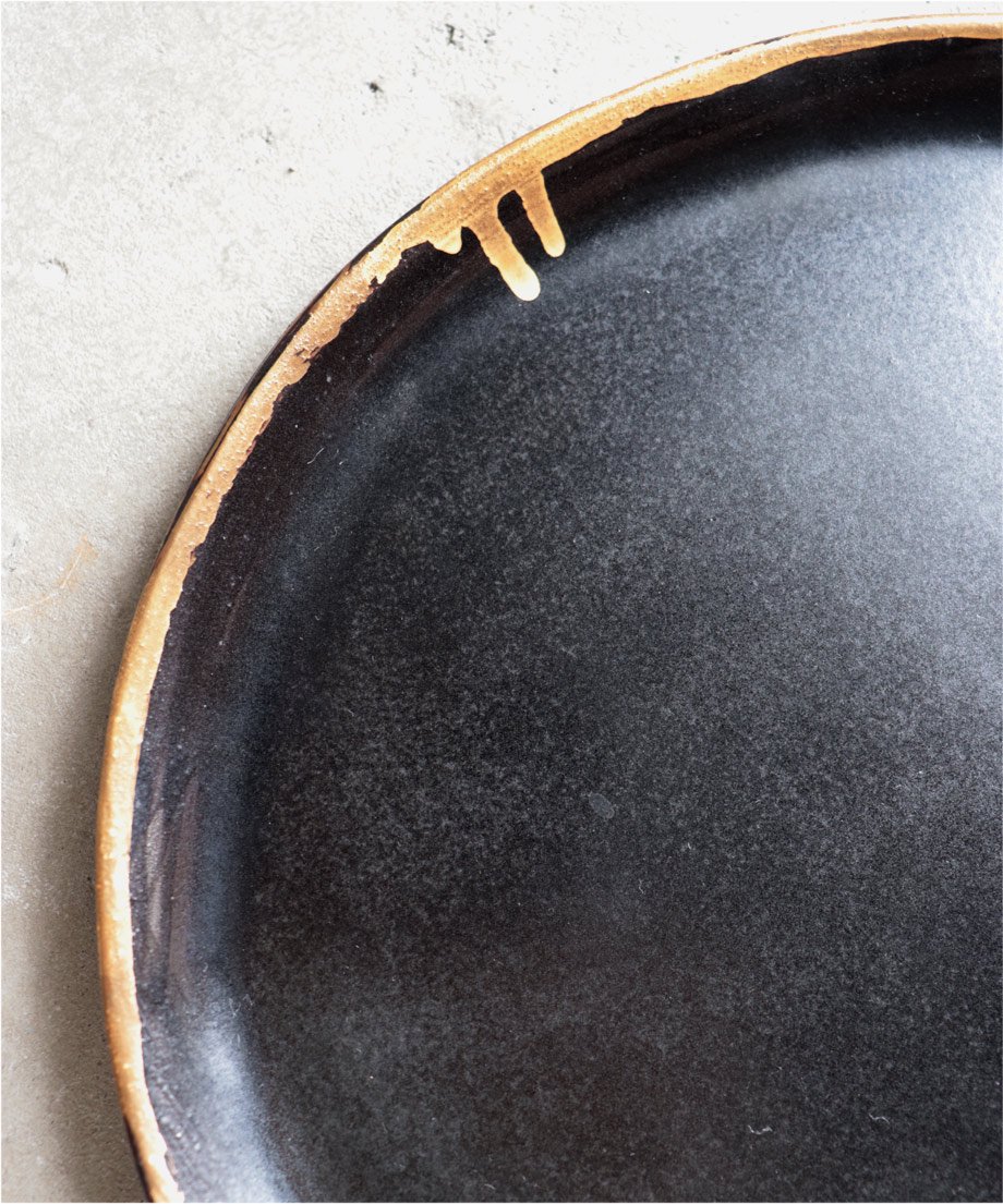 Laima Ceramics<br>black gold plate 26 - A