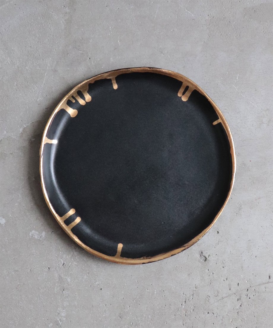 Laima Ceramics<br>black gold plate 20