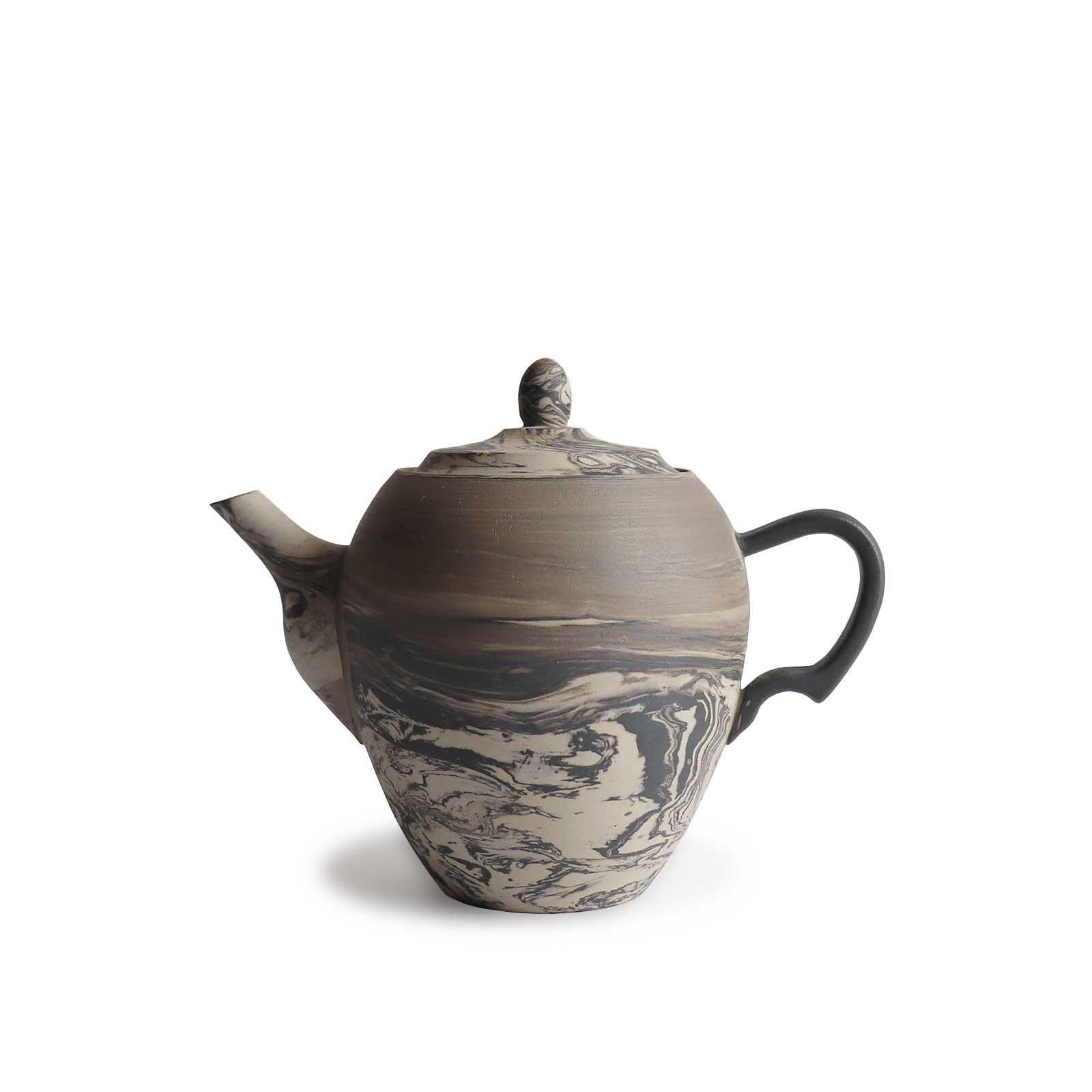 gena kuwan | tea pot ( white )