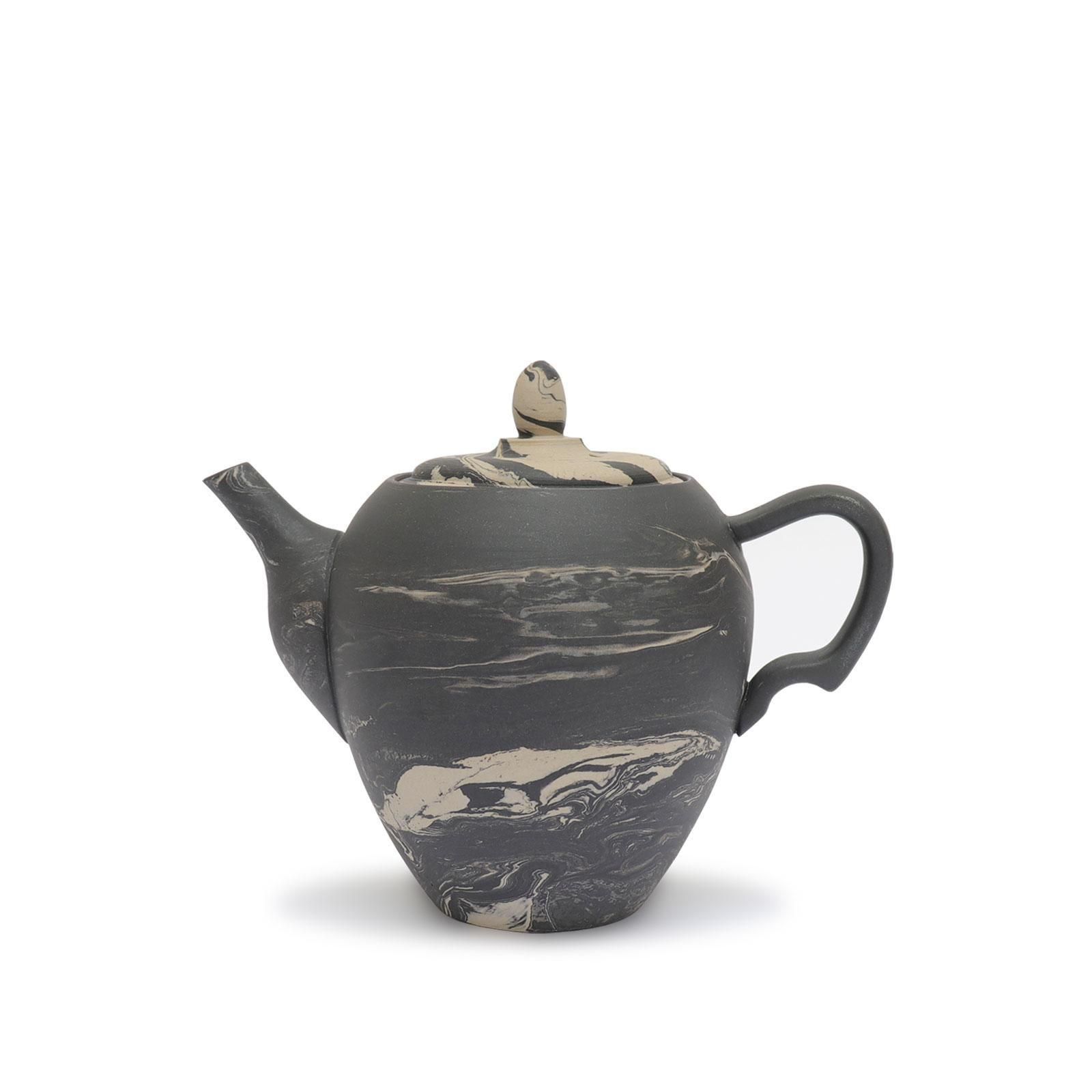 gena kuwan | tea pot ( black )