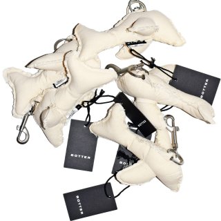 BOTTER<br>DOLPHIN KEYCHAIN<img class='new_mark_img2' src='https://img.shop-pro.jp/img/new/icons53.gif' style='border:none;display:inline;margin:0px;padding:0px;width:auto;' />