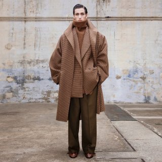 HED MAYNER<br>BACK SLIT UNBUTTONED COAT<img class='new_mark_img2' src='https://img.shop-pro.jp/img/new/icons20.gif' style='border:none;display:inline;margin:0px;padding:0px;width:auto;' />