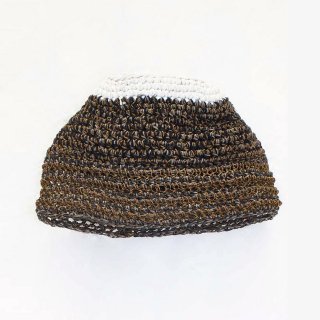 VITELLI<br>TUNISIAN LOCK BEANIE WITH SQUARE TOP<img class='new_mark_img2' src='https://img.shop-pro.jp/img/new/icons2.gif' style='border:none;display:inline;margin:0px;padding:0px;width:auto;' />