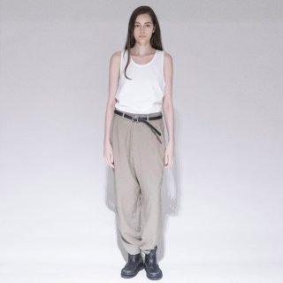 VOAAOV<br>GABERDINE Tuck Tapered Pants<img class='new_mark_img2' src='https://img.shop-pro.jp/img/new/icons16.gif' style='border:none;display:inline;margin:0px;padding:0px;width:auto;' />