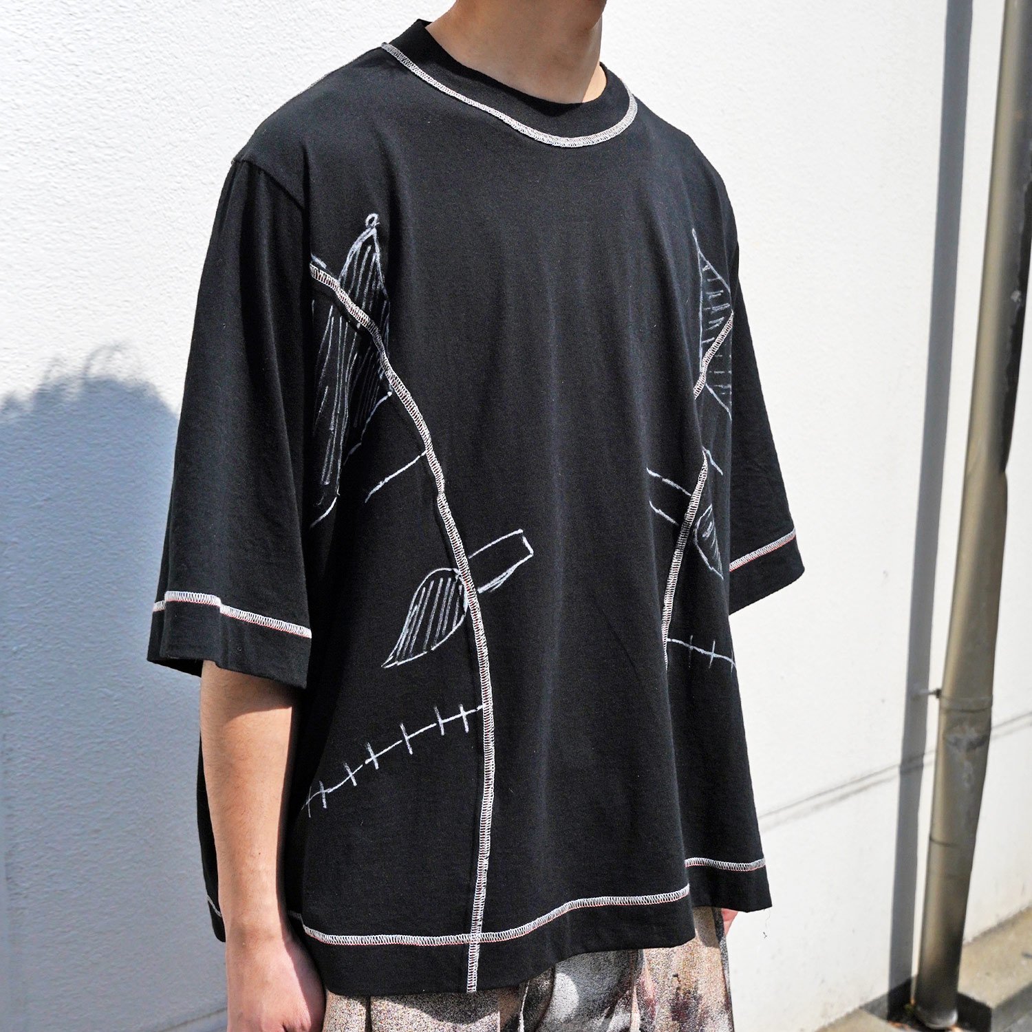 SHINYAKOZUKA】REVERSE TEE WITH DRAWING-