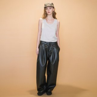 my beautiful landlet<br>FAKE LATHER TUCK WIDE PANTS