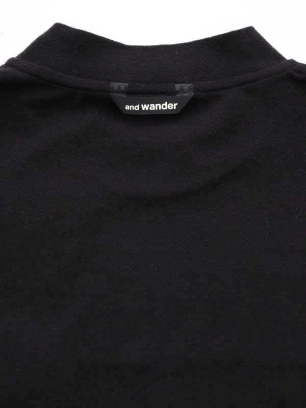 and wander】thermotron mock neck T 華麗