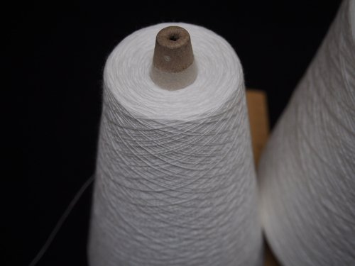 綿糸10番手 白 200g卷 | 素材:COTTON 100% - 手芸糸の激安通販なら アウトレットヤーン【糸屋.com】