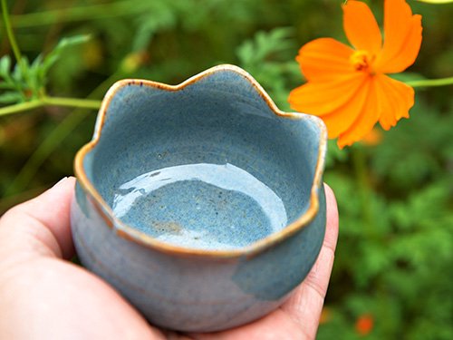 ブルーベリーの形のような可愛い陶器のデザートカップ