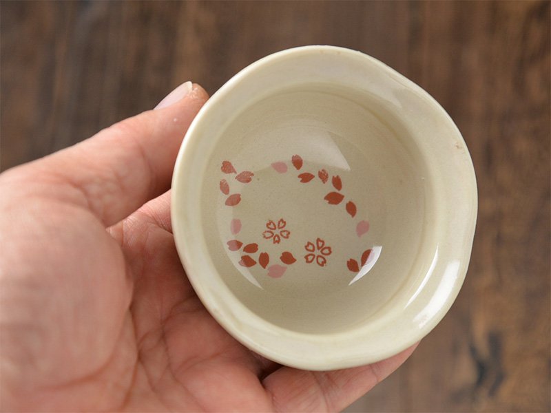 Shinzi Katoh シンジカトウ　デザイン 　色々なシーンで活躍するさくらやうめのデザインが可愛い便利な花小鉢　美濃焼