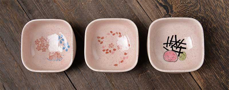 Shinzi Katoh シンジカトウ　デザイン 　色々なシーンで活躍する便利なピンク色とデザインが可愛い　日本的な四角小鉢　鯛柄 さくら柄 うめ柄　美濃焼