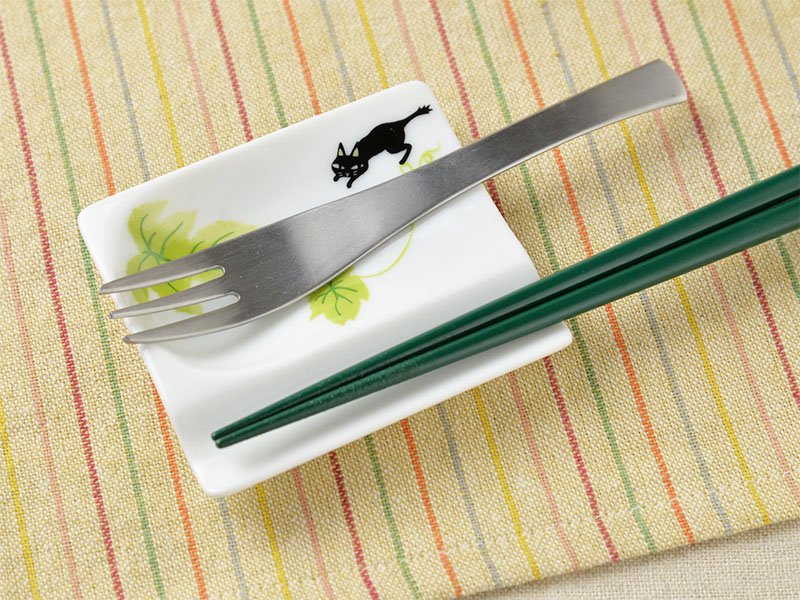 黒猫のイラストが大人可愛い　箸置き小皿