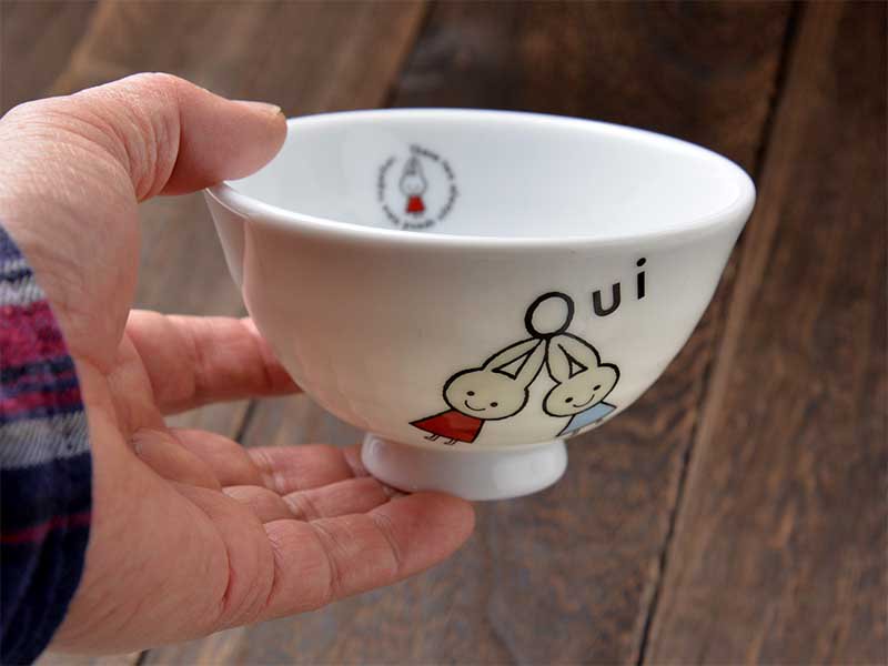 耳の長いウサギのイラストが描かれた陶器のお茶碗　美濃焼