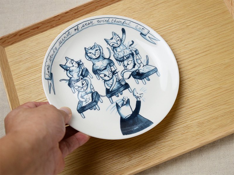 シンジカトウ　猫たちのイラスト　皿　美濃焼