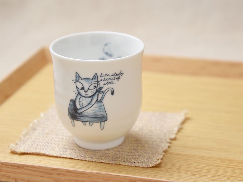 可愛い食器シリーズ　シンジカトウデザイン 学習する猫のイラストが可愛い湯呑　美濃焼