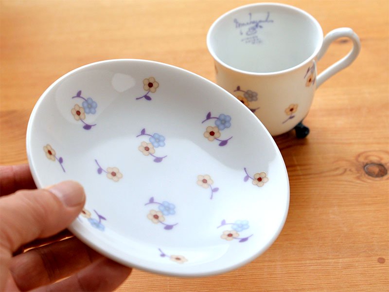 Shinzi katoh シンジカトウ デザイン 形状が可愛い小花を散りばめたデザイン　カップ＆ソーサー　美濃焼