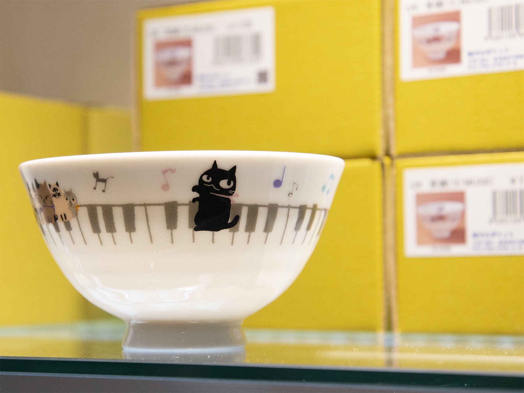 シンジカトウデザインの猫のイラストが可愛い陶器のお茶碗