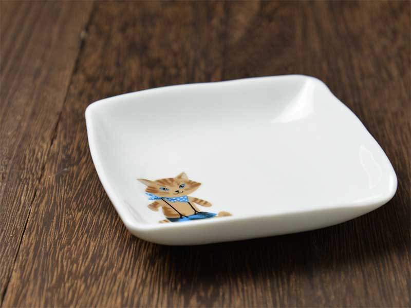 Shinzikatoh シンジカトウ　デザイン　猫のイラストが可愛い　お家カフェ　陶器の小皿　いろとりさら　美濃焼