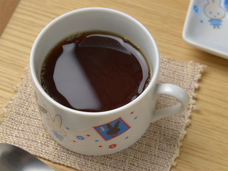 シンジカトウ 可愛いうさぎのイラストがデザインされたマグカップ