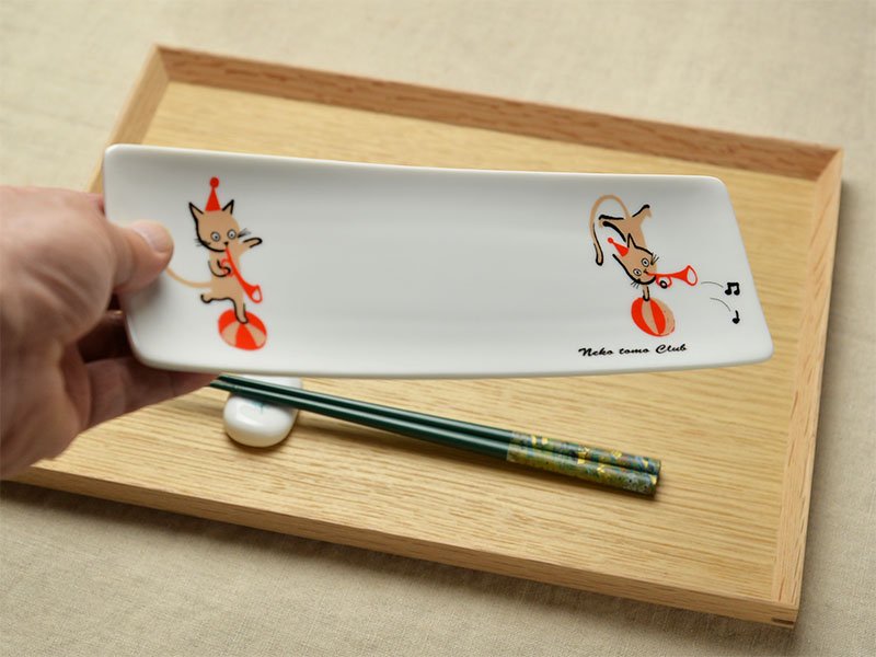 Shinzikatoh シンジカトウ　ラッパを吹く猫のイラストが可愛い　陶器の長皿　美濃焼