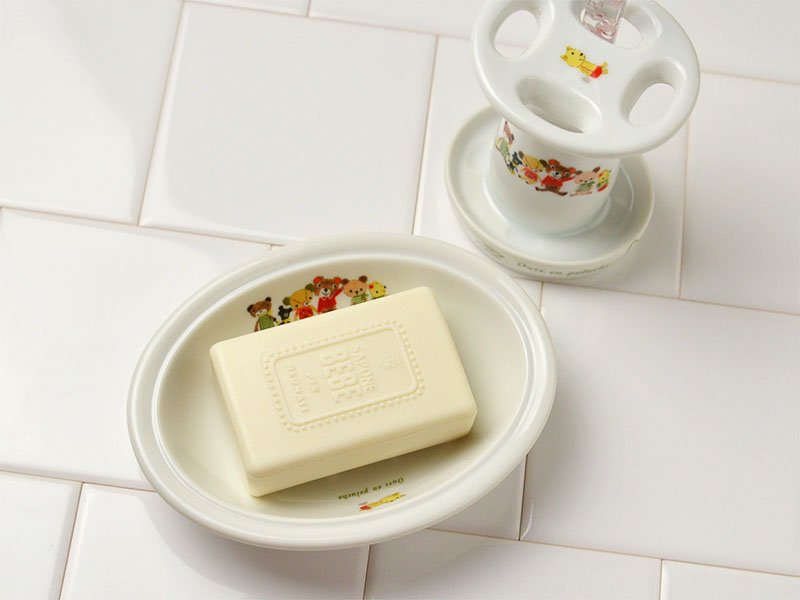 Shinzikatoh シンジカトウデザイン　テディベアくまのイラスト　陶器のソープデッシュ　石鹸置き