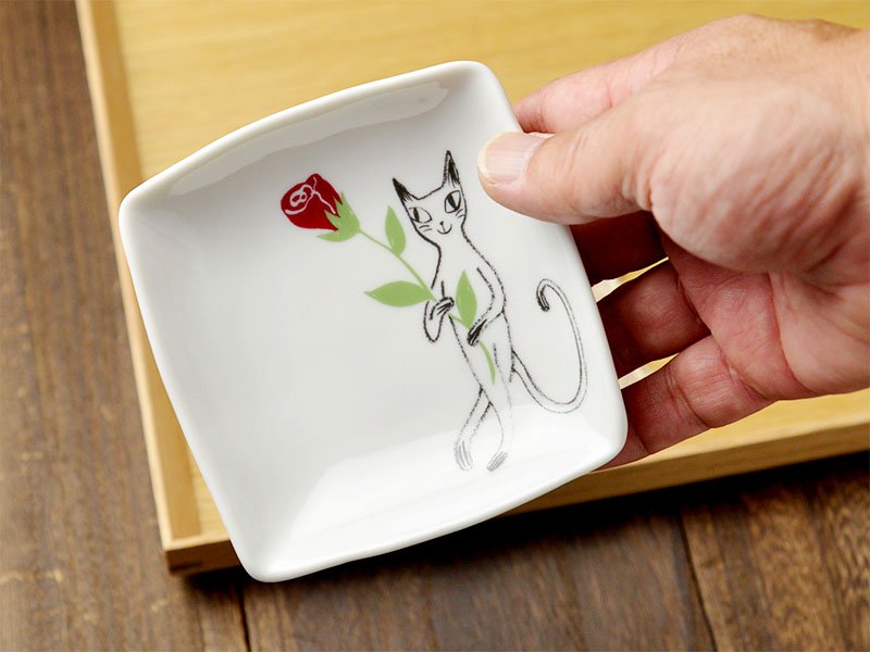 シンジカトウ　黒猫のイラストが可愛い　陶器の小皿　美濃焼