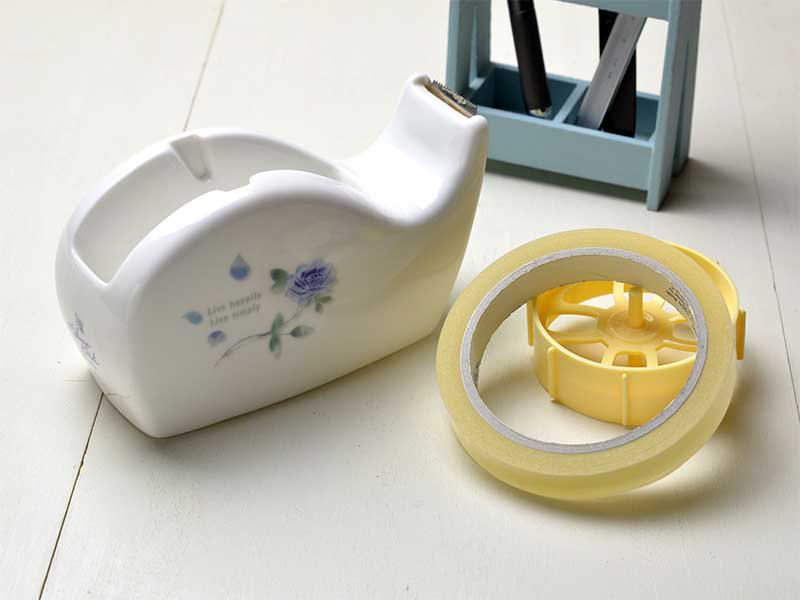 Shinzi katoh シンジカトウ　ブルーローズのデザインがお洒落な陶器のテープカッター台