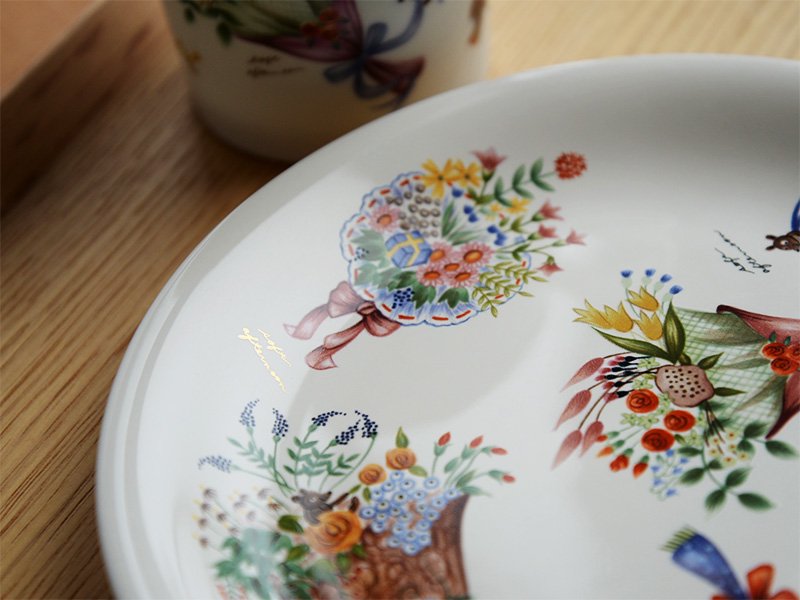 綺麗な花束のイラストが可愛い陶器の皿　美濃焼