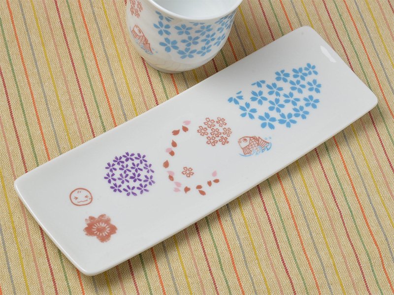 Shinzi Katoh シンジカトウ　デザイン 桜と鯛のお洒落な大人のデザイン和柄　陶器の長皿　美濃焼