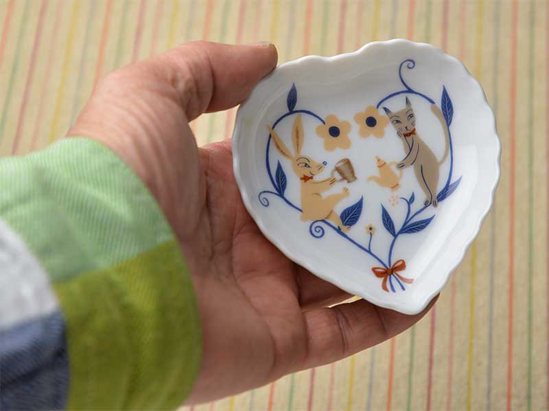 shinzikatoh シンジカトウデザイン 猫、くま、ウサギのデザインが可愛いハートの形をした陶器のトレー　小皿　美濃焼