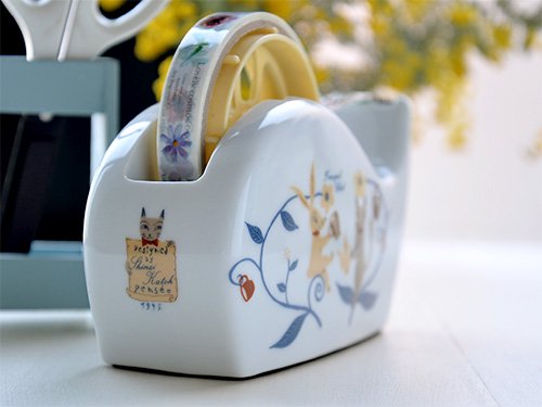 Shinzi katoh シンジカトウ　くま、ねこ、ウサギたちが楽しくおしゃべり　可愛い陶器のテープカッター台