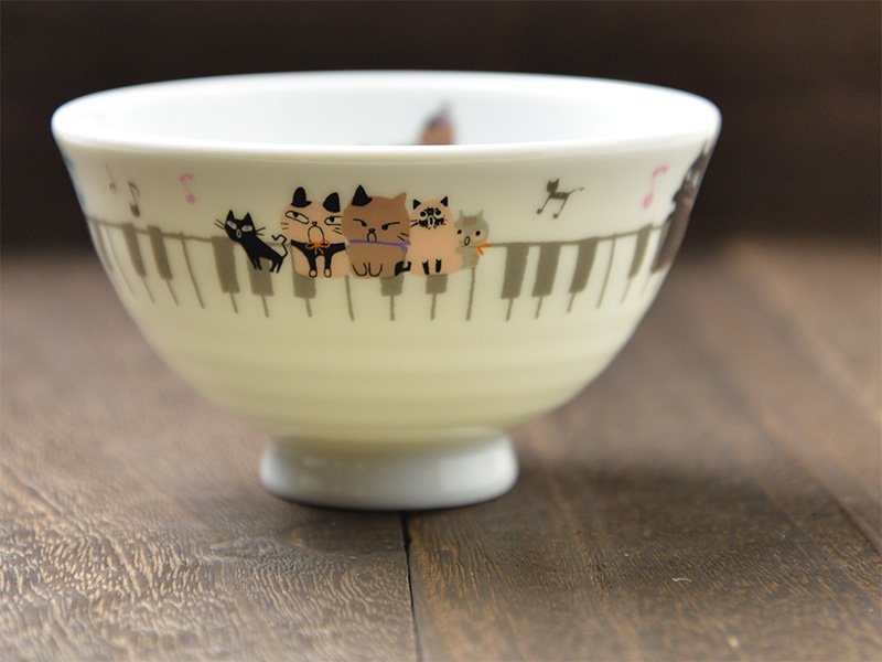 shinzikatoh シンジカトウデザイン 合唱コンクールの練習する猫たちのイラストが可愛い陶器のお茶碗　美濃焼