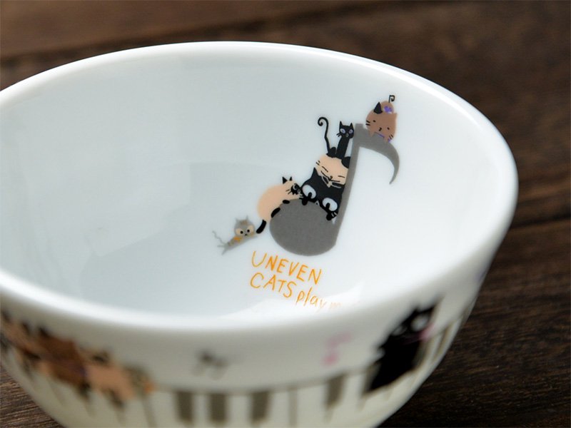 shinzikatoh シンジカトウデザイン 合唱コンクールの練習する猫たちのイラストが可愛い陶器のお茶碗　美濃焼