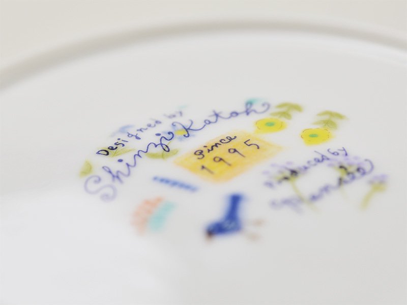 Shinzi katoh シンジカトウ Cadeau カドゥ　シリーズ　可憐な感じのデザインが素敵な陶器の皿　ケーキ皿