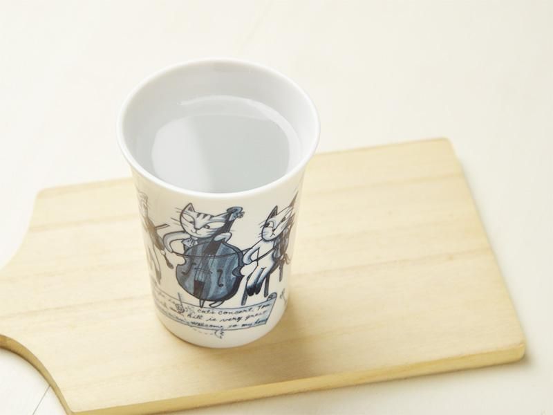 シンジカトウデザイン 猫たちがバイオリンを演奏するイラストが可愛い陶器のタンブラー美濃焼