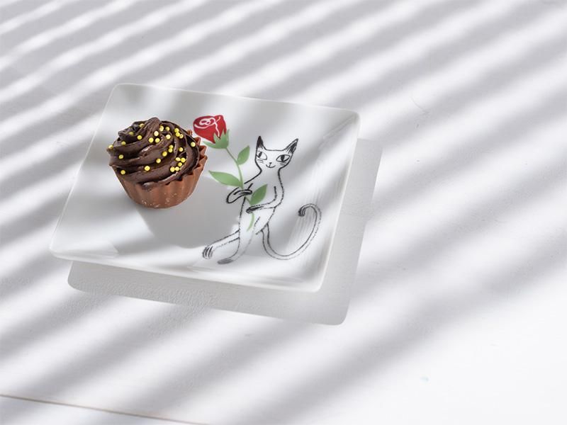 򤤥ץ졼Ȥ줿֤ХǭΥ饹Ȥȡ祳졼ȥåץܤ줿ǻΤʾطʤ˺Ωġ