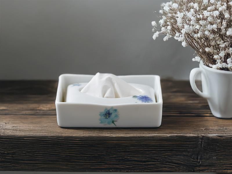 輸入雑貨　薔薇模様　陶器　インテリア　高級　シノワズリ　ティッシュケース 輸入雑貨 薔薇模様 陶器 インテリア 高級 シノワズリ ティッシュ