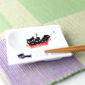 おもてなしレストNE-A　黒猫のイラスト
Shinzi Katoh 箸置き小皿