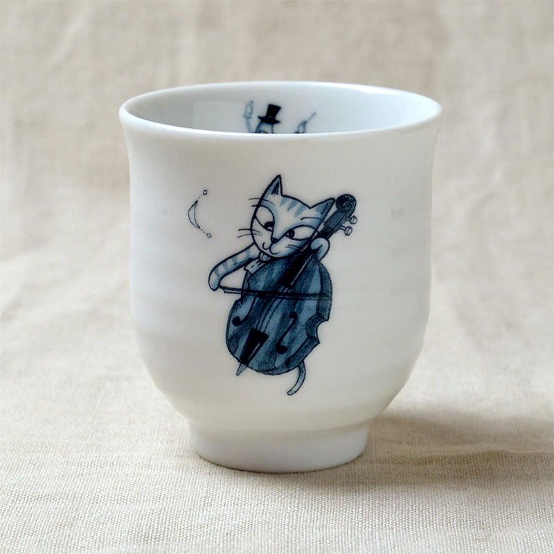 可愛い食器 シンジカトウ 紺色で描かれた猫のイラストが愛らしい 湯呑み