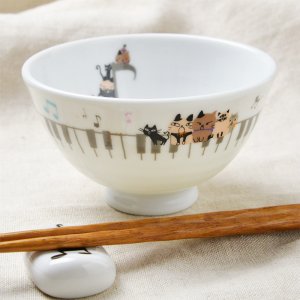 シンジカトウ　デザイン 合唱コンクールの練習中の猫たちのイラストがかわいい<br>アニーブンキャッツ　シリーズ　茶碗S　UN-MUSIC　日本製　Ｓサイズ