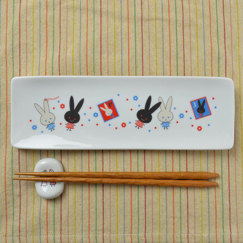 Shinzi Katoh シンジカトウ 可愛いウサギのぬいぐるみのイラストが描かれた陶器の長皿 モンペルシェシリーズ アルファプレート 美濃焼